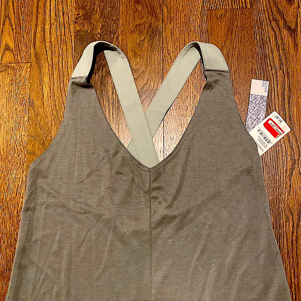 NWT Woman’s Top - Picture 2 of 7
